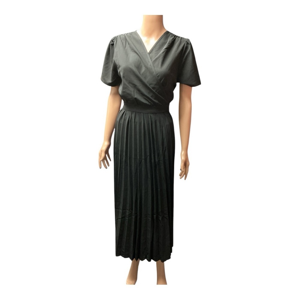 Seta T - NWT - Pleated Maxi Dress with V-Neck and Short Sleeves